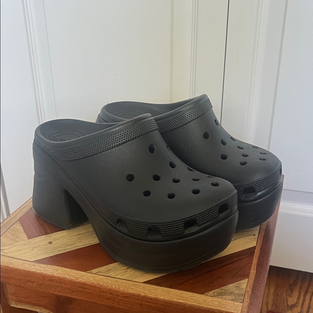 CROCS Women's Black Wedge Clogs